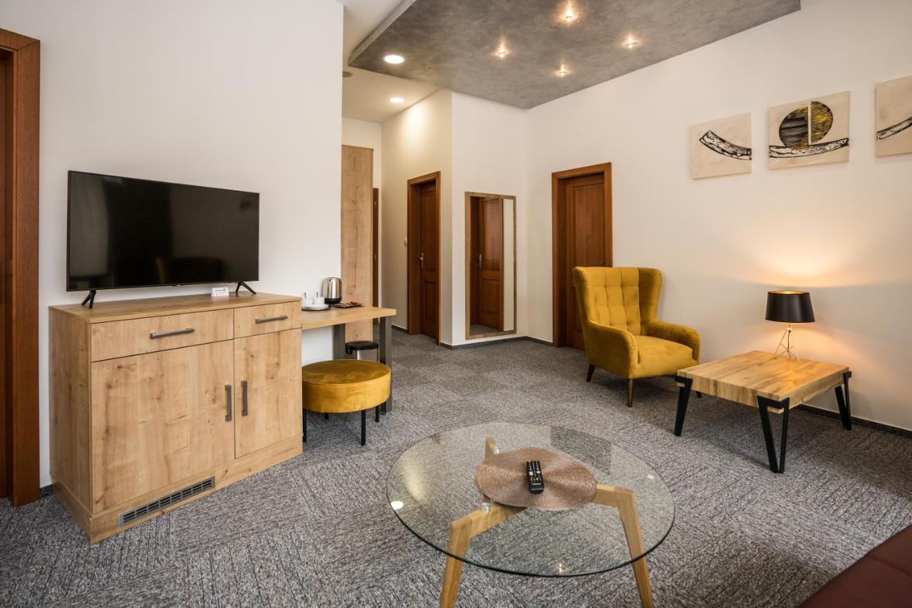 Hotel Somka Drienica Екстер'єр фото