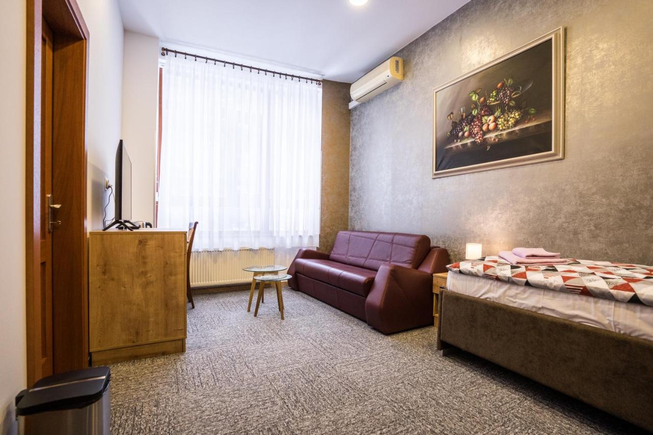 Hotel Somka Drienica Екстер'єр фото